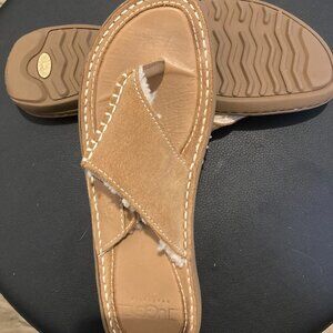 UGGs' stylish Layback thongs (NWOT /NWOB)